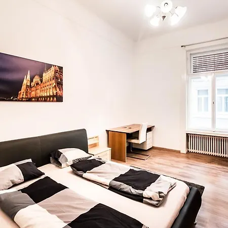 Parliament Prime Deluxe Apartment *
