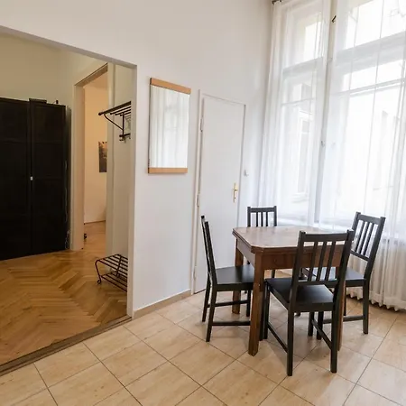 Parliament Prime Deluxe Apartment